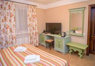 Отель Kryve Ozero Novoyavorivsk Двухместный номер эконом-класса с 1 кроватью-5